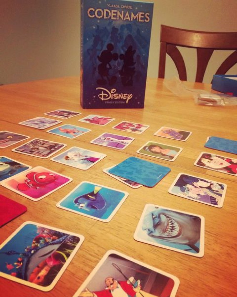 Usaopoly Partyspellen | Codenames: Disney Family Edition - Partyspel